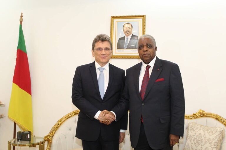 ooperation bilaterale: Le MINCOM reçoit l&rsquo;Ambassadeur de France au Cameroun